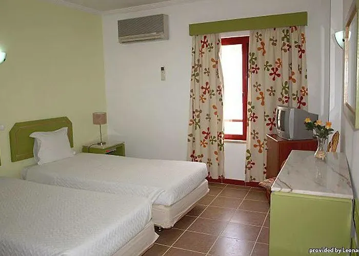 מלון Western Dom Bernardo 3*